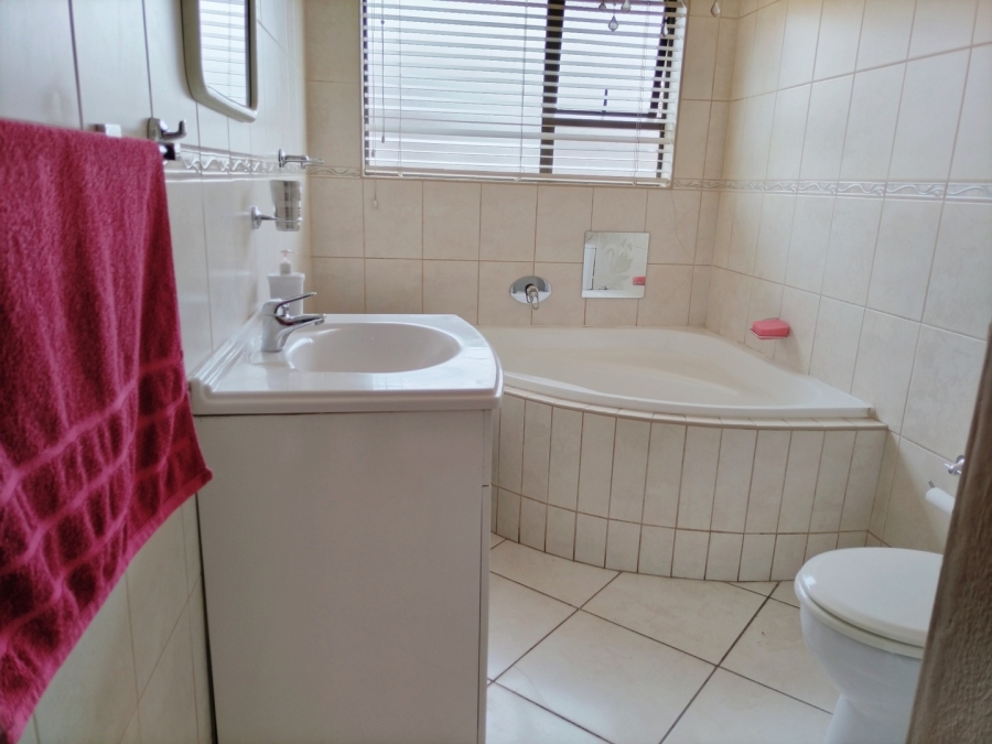 3 Bedroom Property for Sale in New Redruth Gauteng