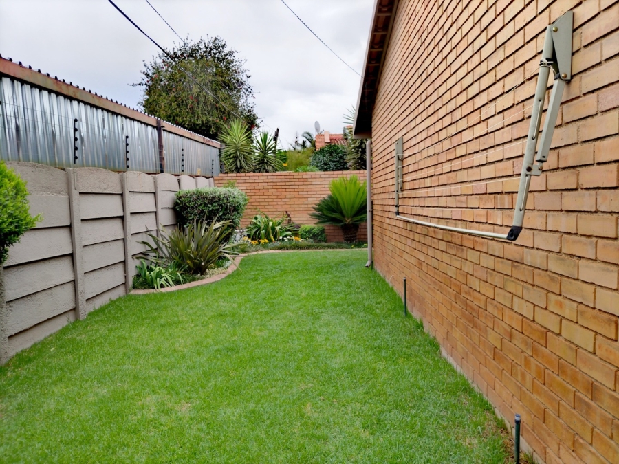 3 Bedroom Property for Sale in New Redruth Gauteng