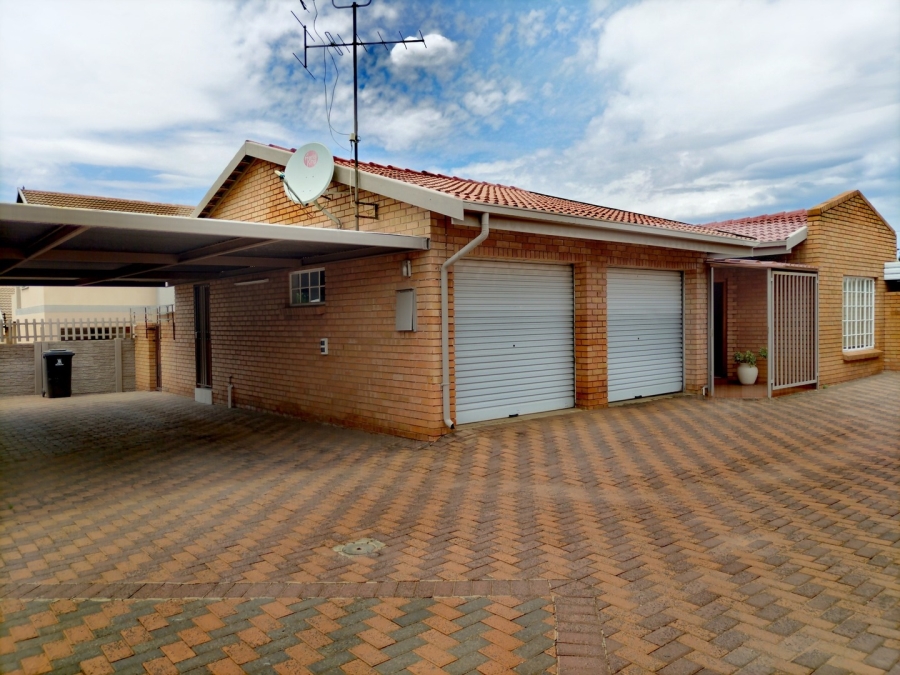 3 Bedroom Property for Sale in New Redruth Gauteng