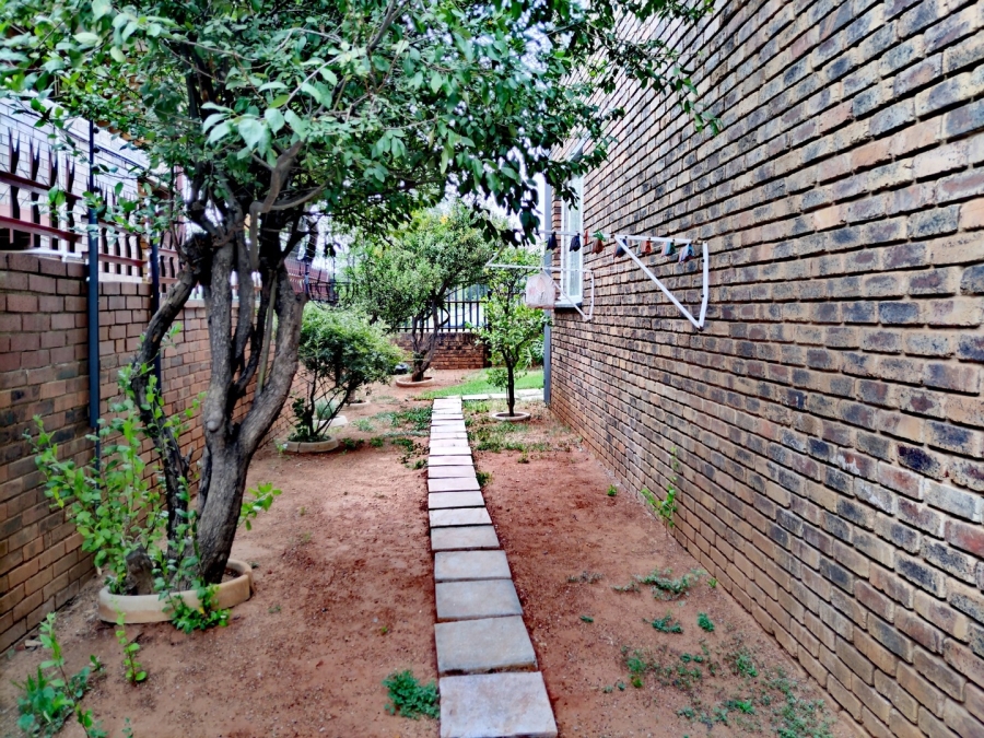 2 Bedroom Property for Sale in New Redruth Gauteng