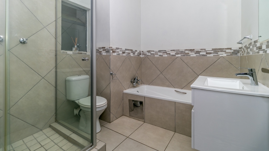 To Let 2 Bedroom Property for Rent in Glen Austin Gauteng