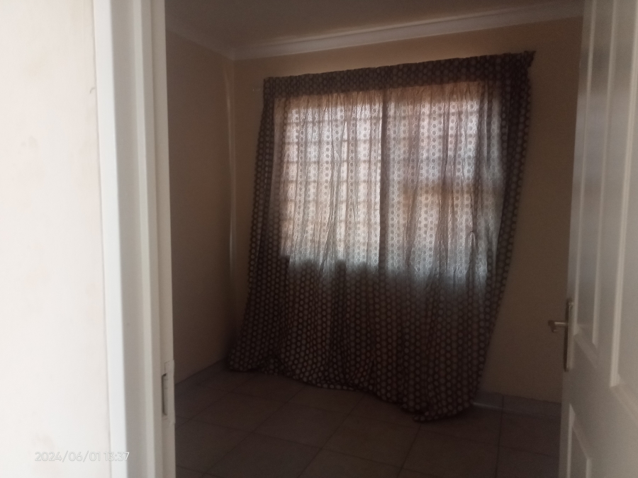 To Let 3 Bedroom Property for Rent in Toekomsrus Gauteng