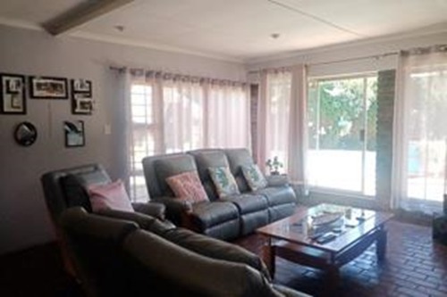 To Let 2 Bedroom Property for Rent in Simmerfield Gauteng