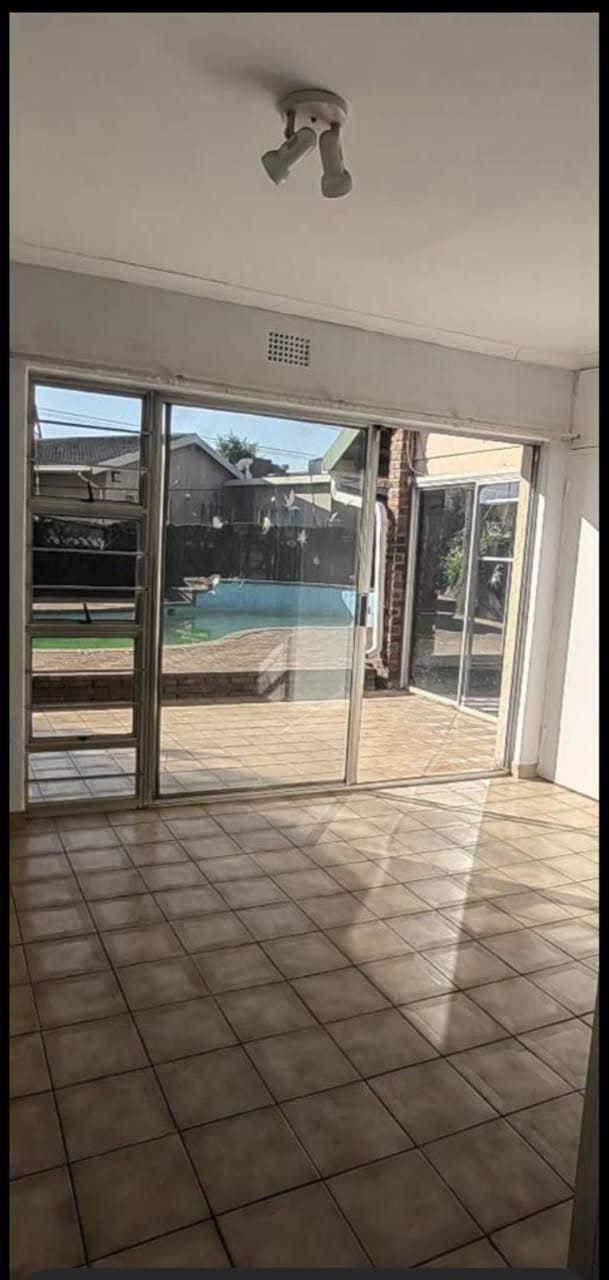 To Let 2 Bedroom Property for Rent in Simmerfield Gauteng