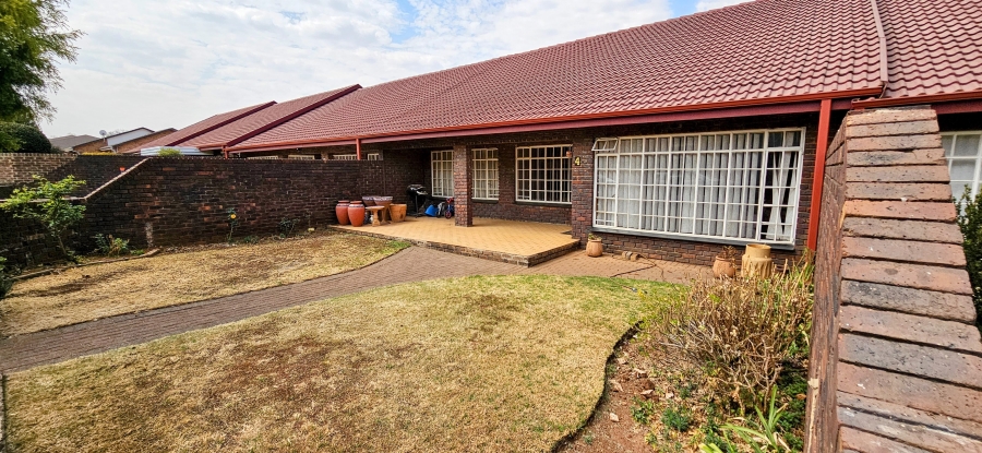 3 Bedroom Property for Sale in Three Rivers Proper Gauteng