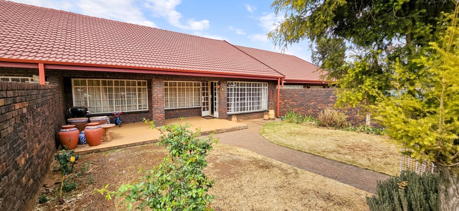 3 Bedroom Property for Sale in Three Rivers Proper Gauteng