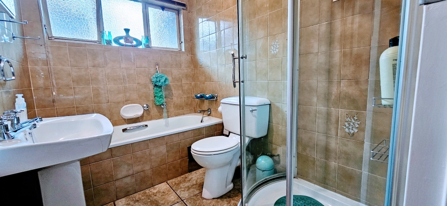 3 Bedroom Property for Sale in Three Rivers Proper Gauteng