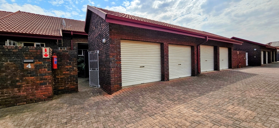 3 Bedroom Property for Sale in Three Rivers Proper Gauteng