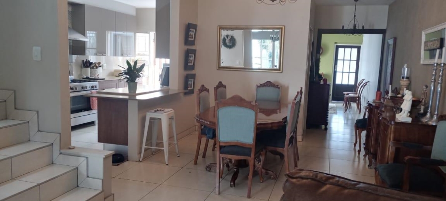 4 Bedroom Property for Sale in Three Rivers Proper Gauteng