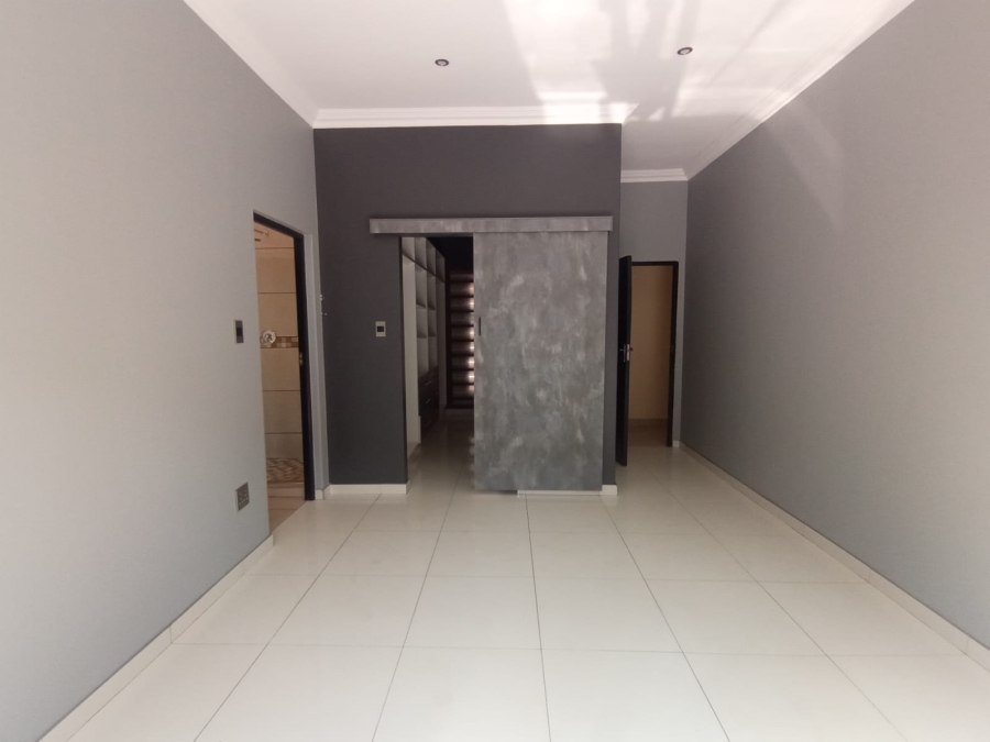 4 Bedroom Property for Sale in Three Rivers Proper Gauteng