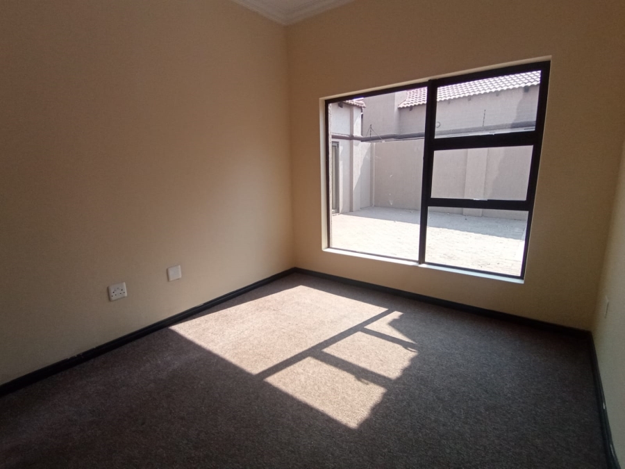 4 Bedroom Property for Sale in Three Rivers Proper Gauteng