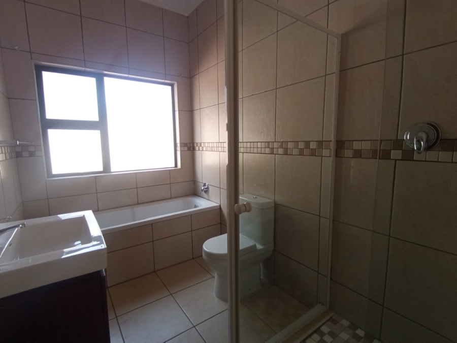 4 Bedroom Property for Sale in Three Rivers Proper Gauteng