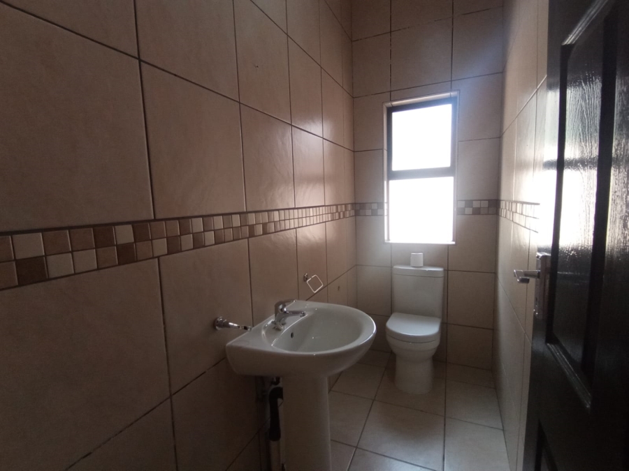 4 Bedroom Property for Sale in Three Rivers Proper Gauteng