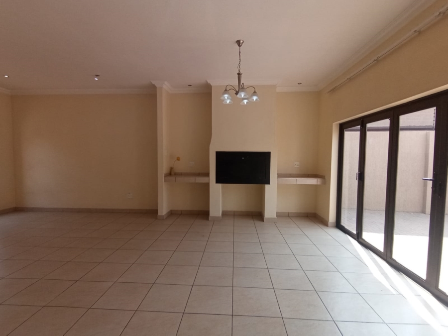 4 Bedroom Property for Sale in Three Rivers Proper Gauteng