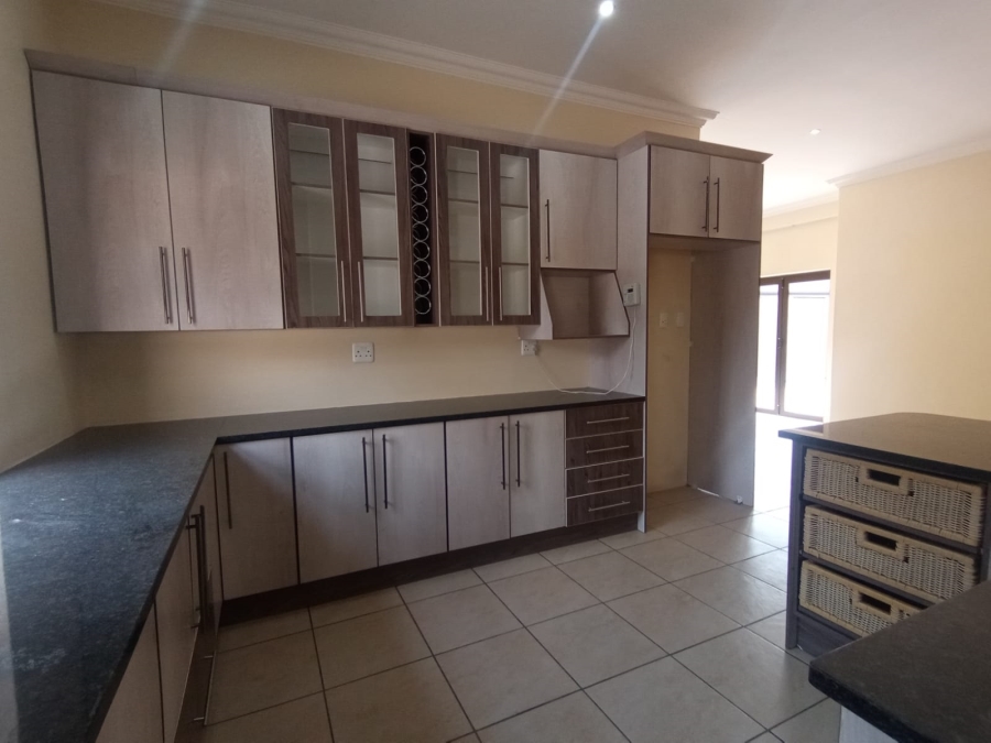 4 Bedroom Property for Sale in Three Rivers Proper Gauteng