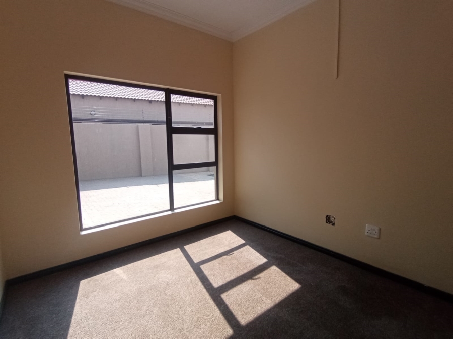 4 Bedroom Property for Sale in Three Rivers Proper Gauteng