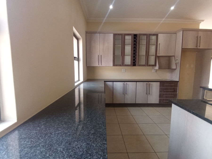 4 Bedroom Property for Sale in Three Rivers Proper Gauteng