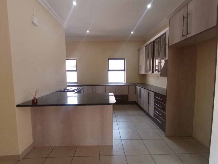 4 Bedroom Property for Sale in Three Rivers Proper Gauteng