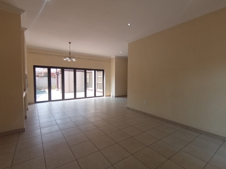 4 Bedroom Property for Sale in Three Rivers Proper Gauteng