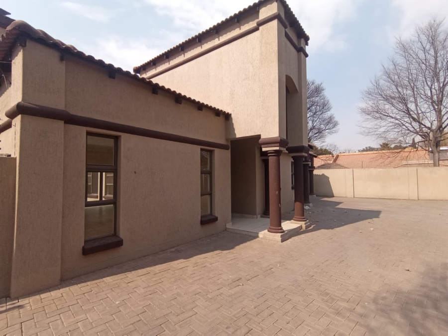 4 Bedroom Property for Sale in Three Rivers Proper Gauteng