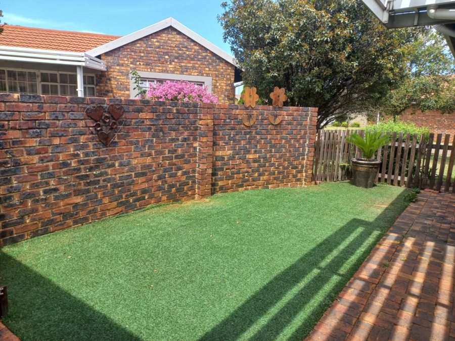 2 Bedroom Property for Sale in Three Rivers East Gauteng