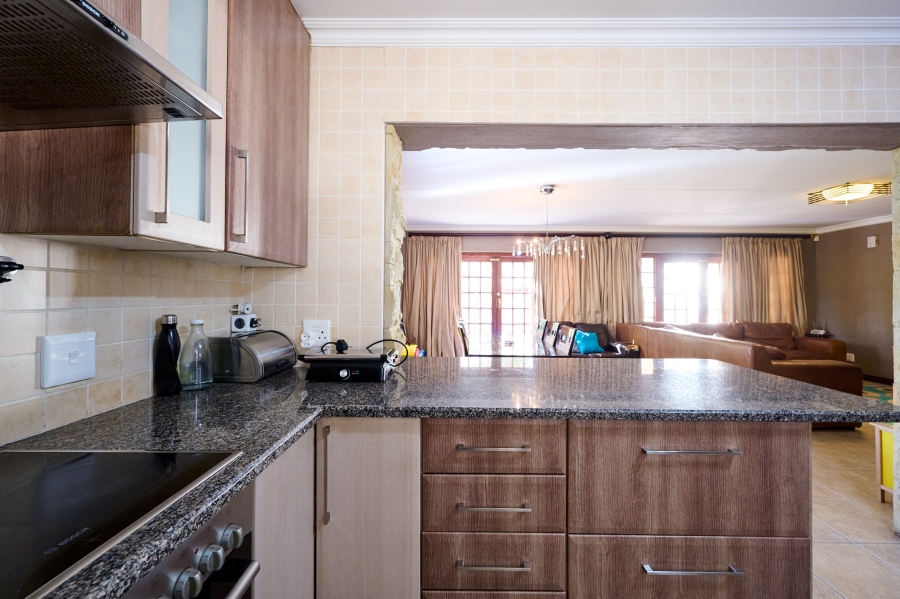 3 Bedroom Property for Sale in Noordwyk Gauteng