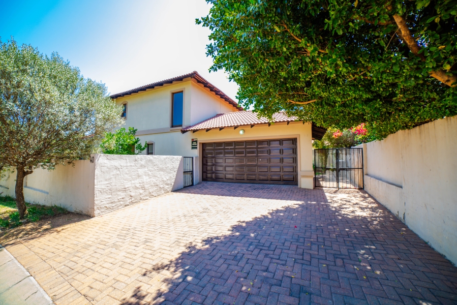 To Let 3 Bedroom Property for Rent in Broadacres Gauteng