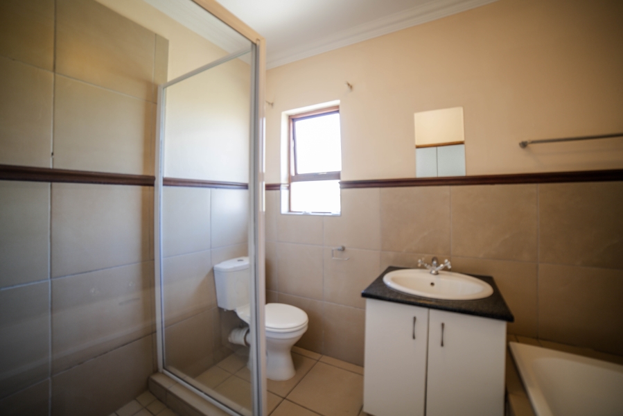 To Let 3 Bedroom Property for Rent in Broadacres Gauteng