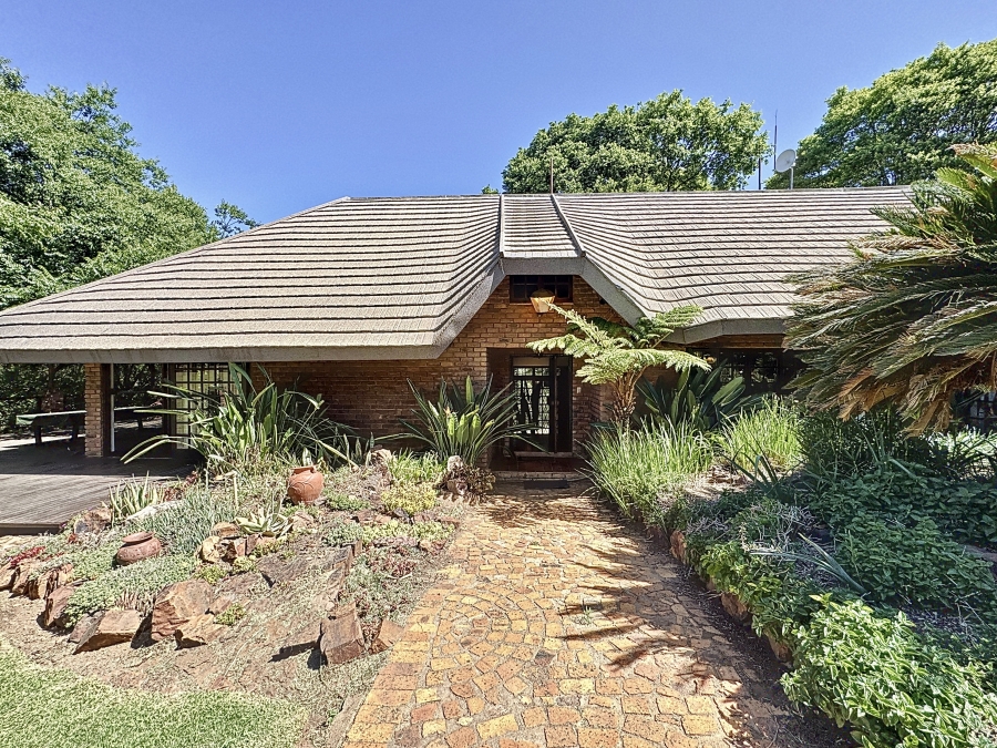 7 Bedroom Property for Sale in Zwavelpoort Gauteng