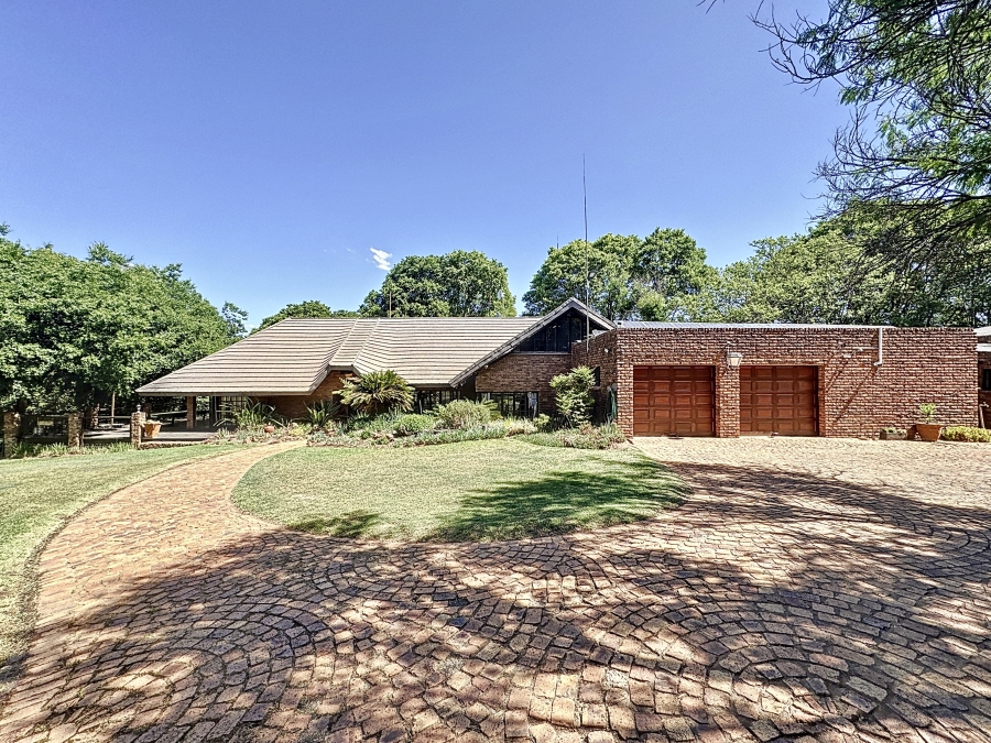 7 Bedroom Property for Sale in Zwavelpoort Gauteng