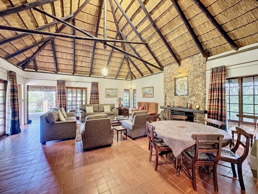 7 Bedroom Property for Sale in Zwavelpoort Gauteng