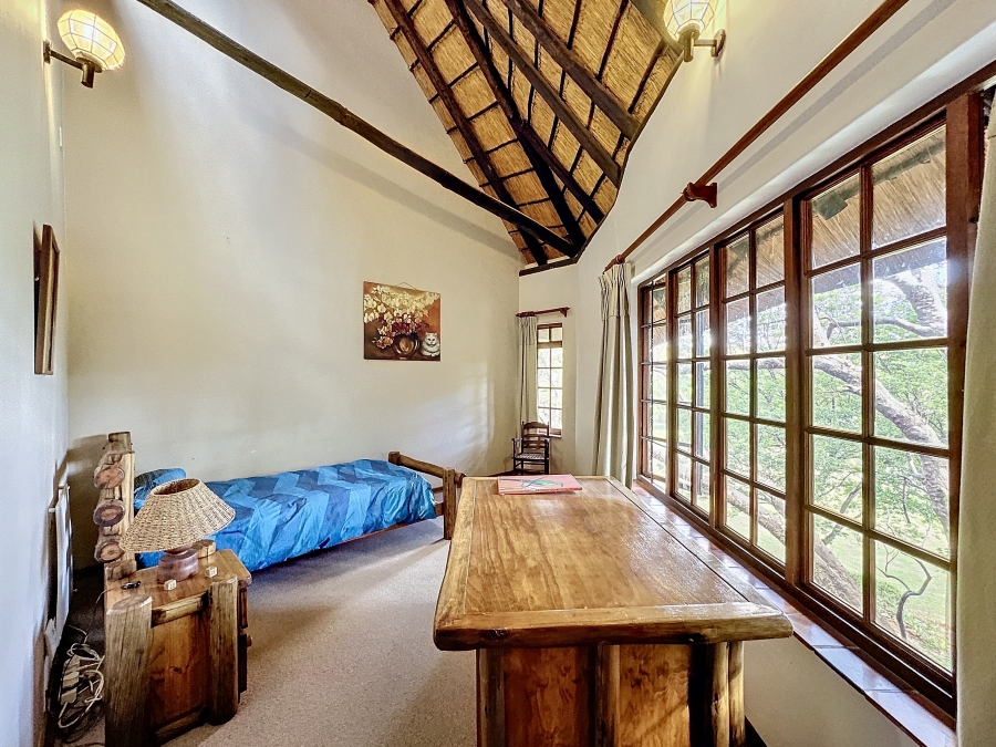 7 Bedroom Property for Sale in Zwavelpoort Gauteng