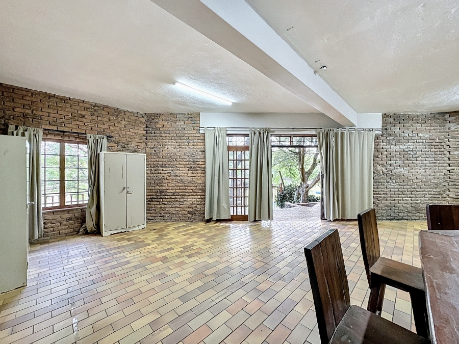 7 Bedroom Property for Sale in Zwavelpoort Gauteng