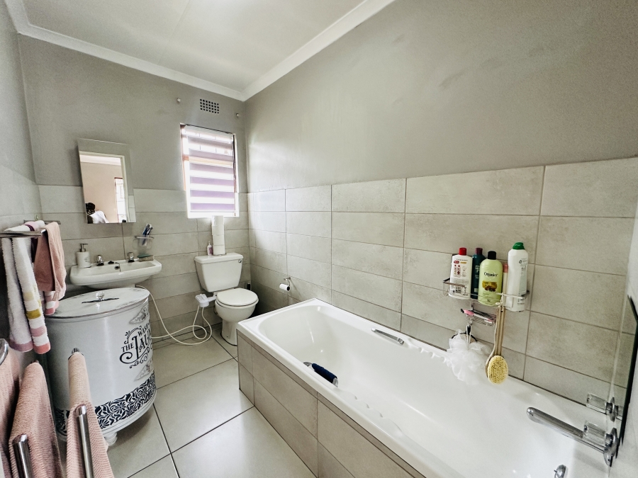 2 Bedroom Property for Sale in Verwoerdpark Gauteng