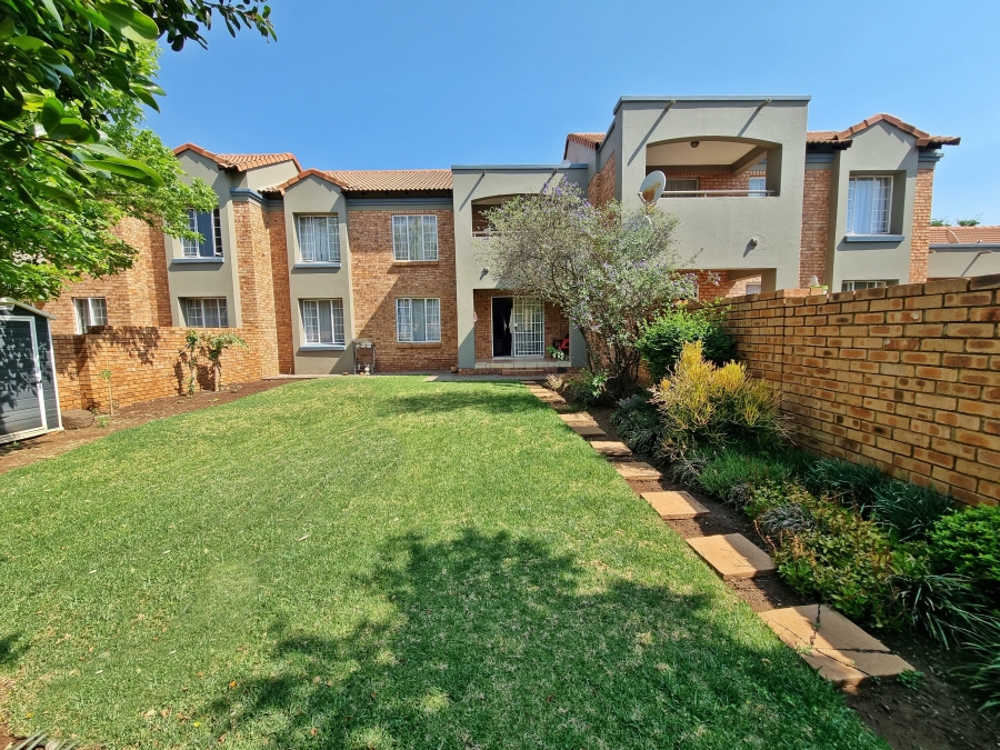 To Let 2 Bedroom Property for Rent in Eco Park Gauteng