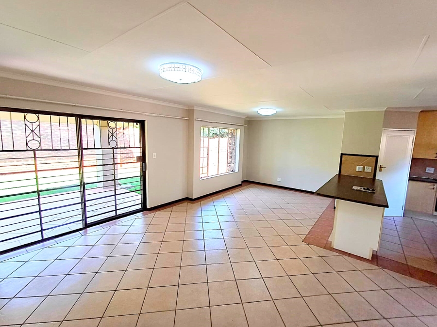 3 Bedroom Property for Sale in Die Hoewes Gauteng