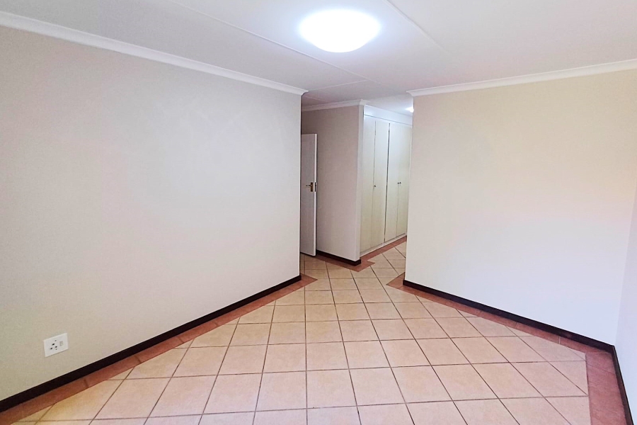 3 Bedroom Property for Sale in Die Hoewes Gauteng