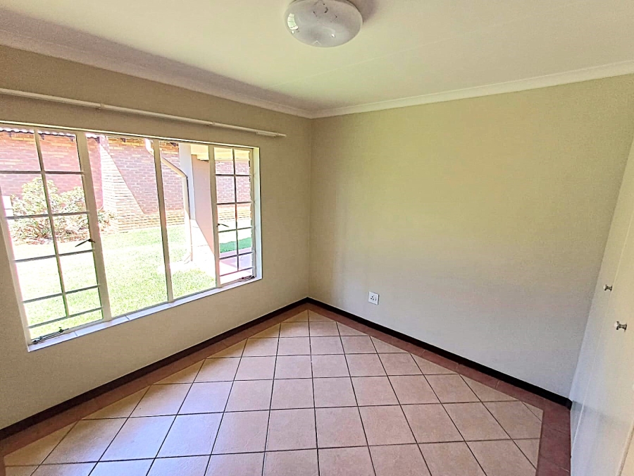 3 Bedroom Property for Sale in Die Hoewes Gauteng