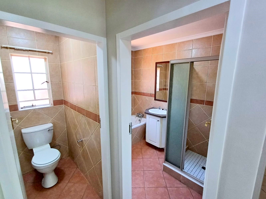 3 Bedroom Property for Sale in Die Hoewes Gauteng