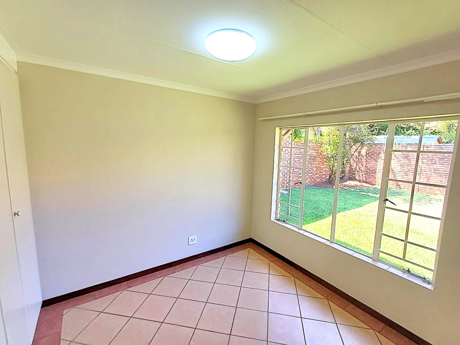 3 Bedroom Property for Sale in Die Hoewes Gauteng