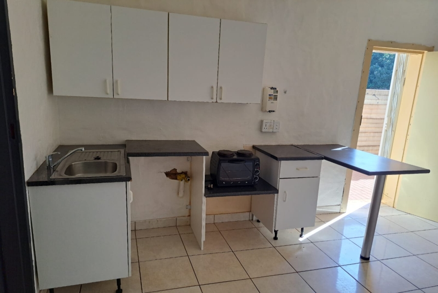 To Let 1 Bedroom Property for Rent in Sinoville Gauteng