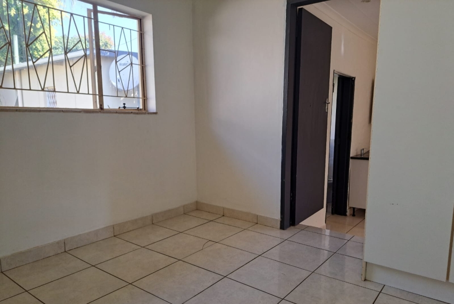 To Let 1 Bedroom Property for Rent in Sinoville Gauteng