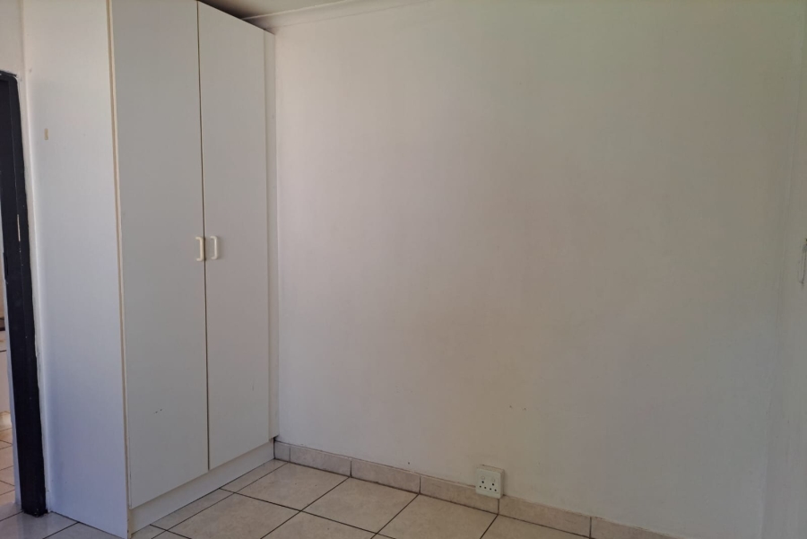 To Let 1 Bedroom Property for Rent in Sinoville Gauteng