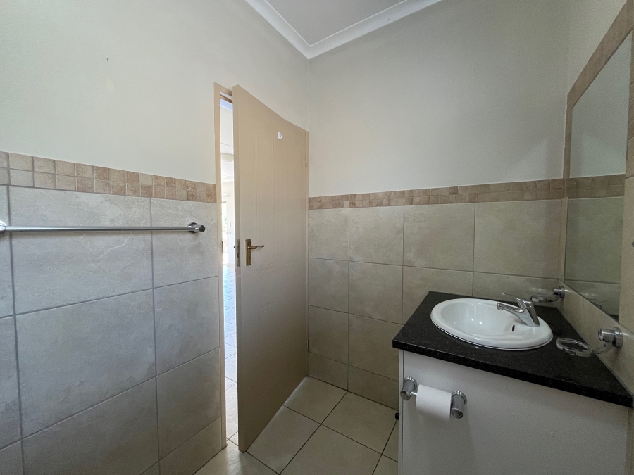 1 Bedroom Property for Sale in The Retreat Gauteng