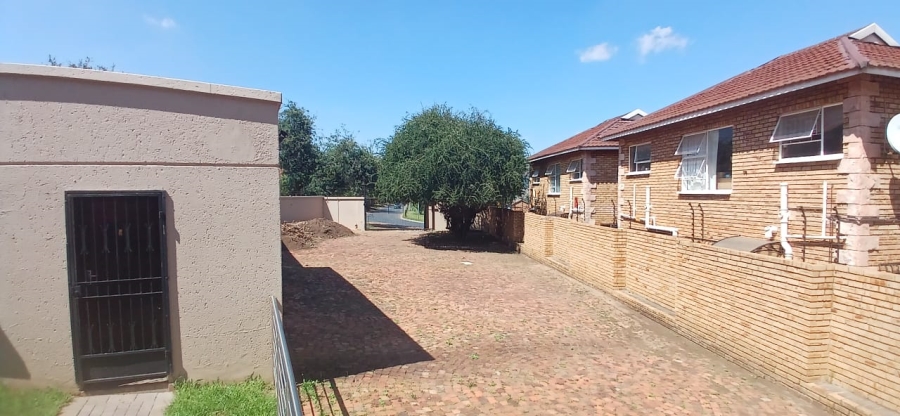 To Let commercial Property for Rent in Wilgeheuwel Gauteng