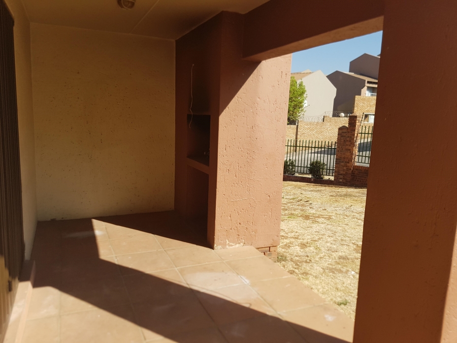 To Let 2 Bedroom Property for Rent in Winchester Hills Gauteng