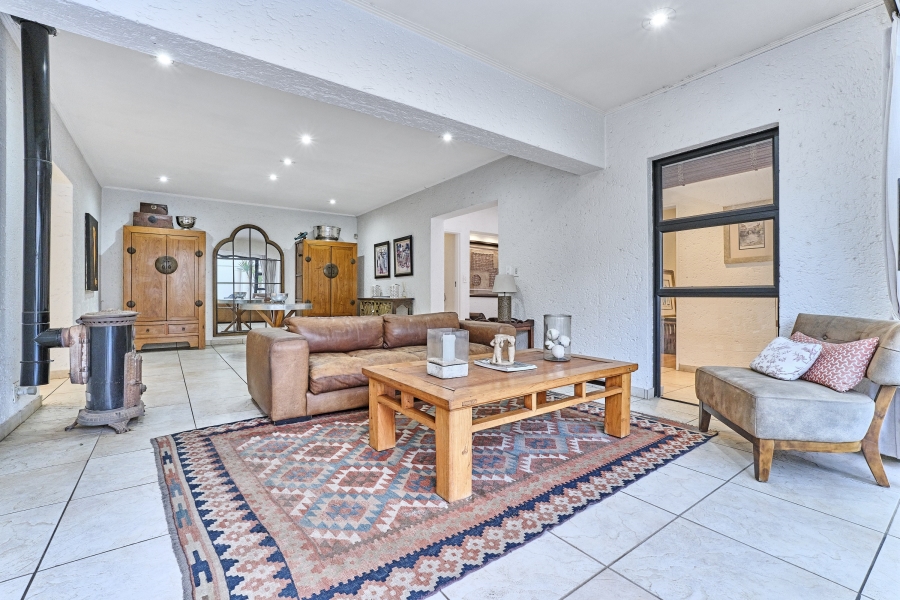 5 Bedroom Property for Sale in Benmore Gardens Gauteng