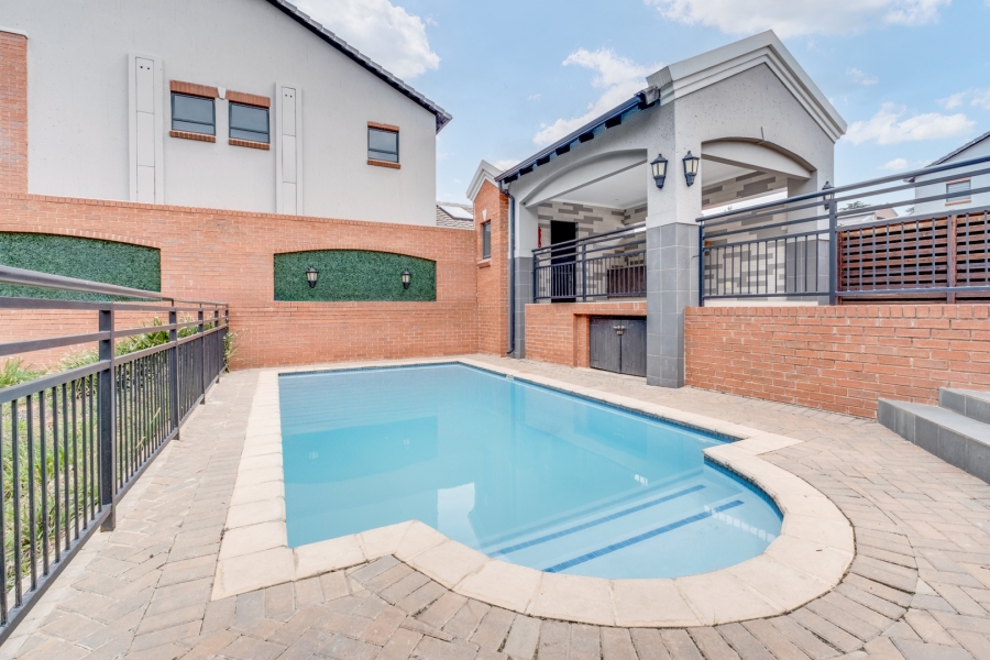 2 Bedroom Property for Sale in Bryanston Gauteng