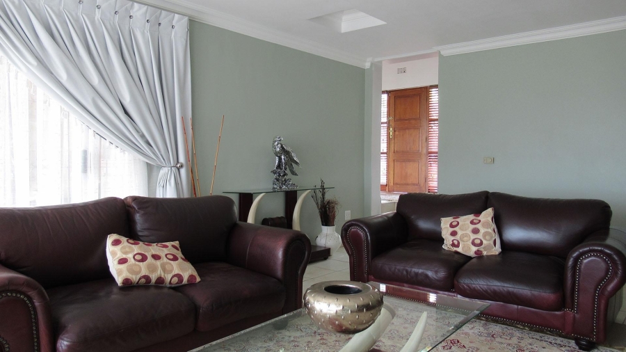 5 Bedroom Property for Sale in Kloofendal Gauteng