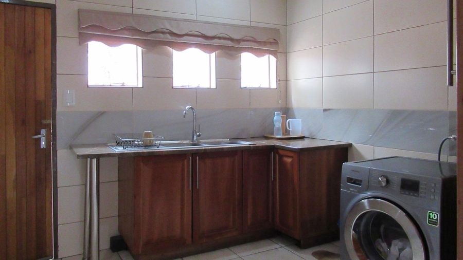 5 Bedroom Property for Sale in Kloofendal Gauteng